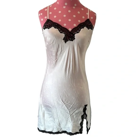 VICTORIA’S SECRET NEW WHITE & BLACK CAMISOLE size small - Picture 5 of 12